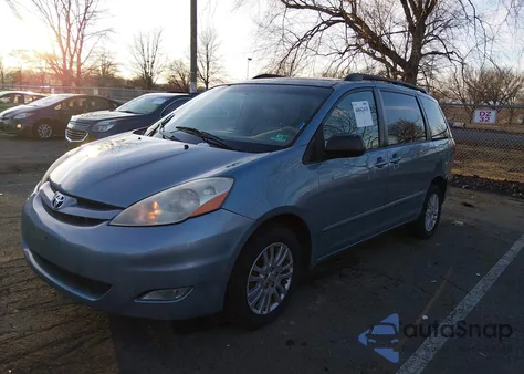 2008 Toyota Sienna Xle z USA, uszkodzony, nr VIN 5TDBK22C58S011221